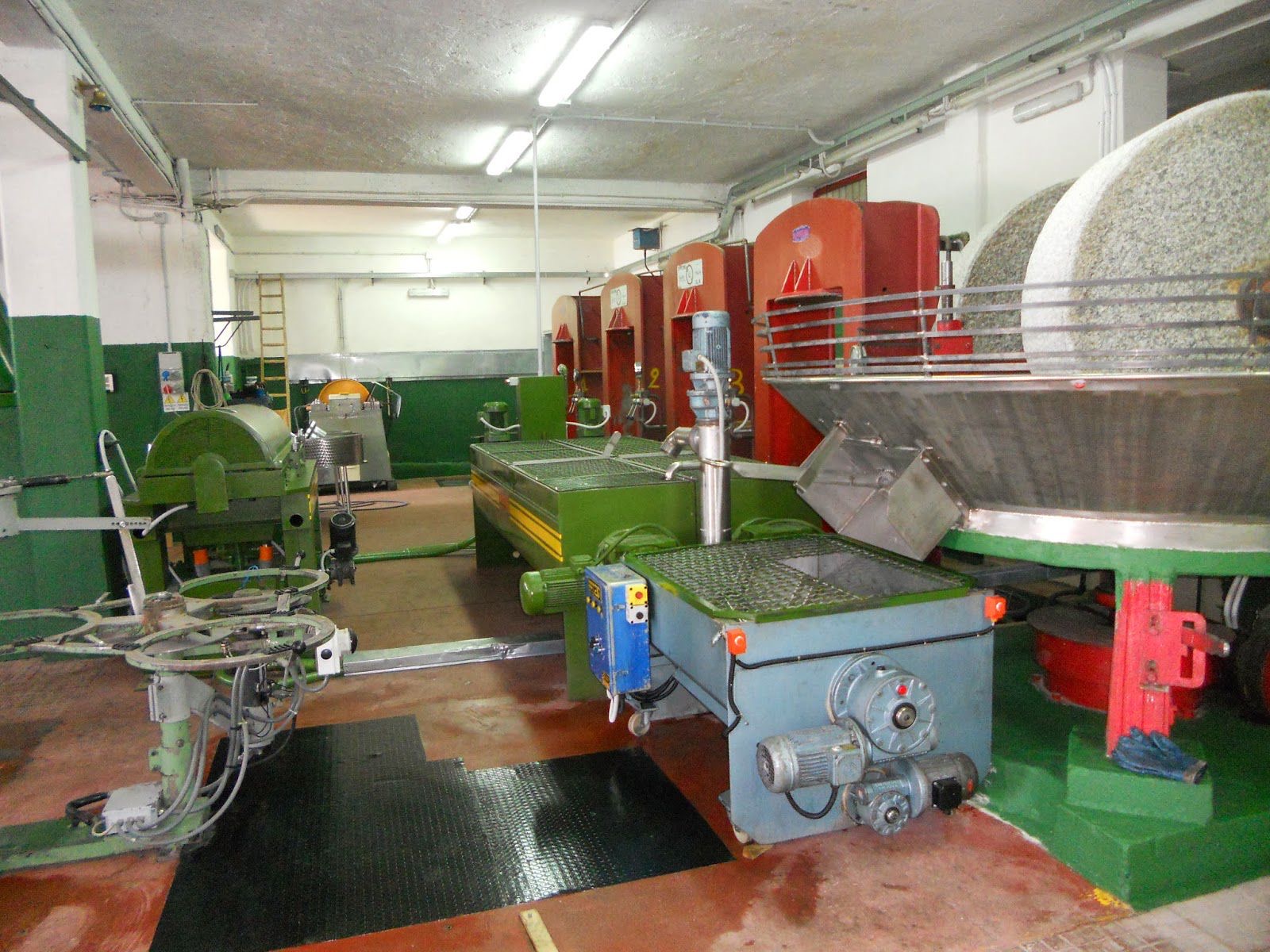 Tour an olive oil mill