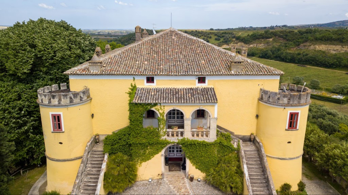 Lunch and Prosecco at the famous castle of Serraggiumenta